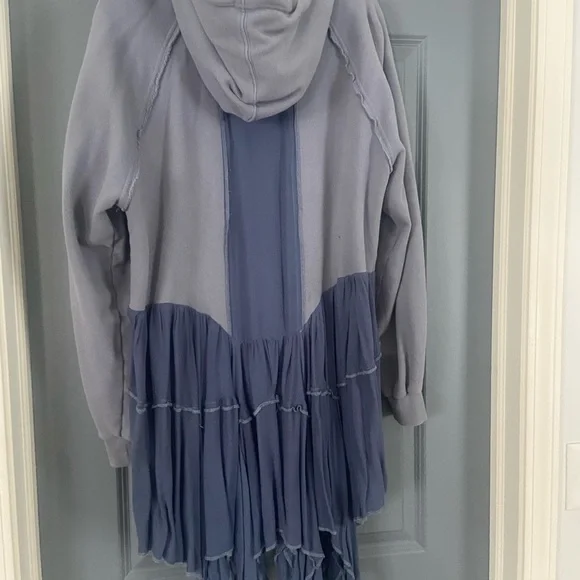 Free People Hooded sweatshirt, 2 tone flowy bottom - Picture 3 of 4